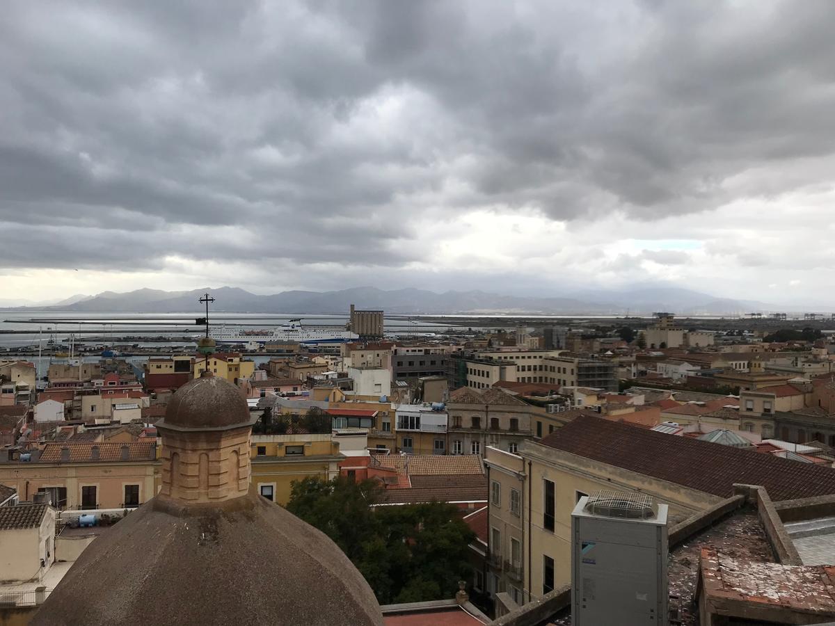 Studio Apartments Centro Storico Via Manno カリアリ エクステリア 写真