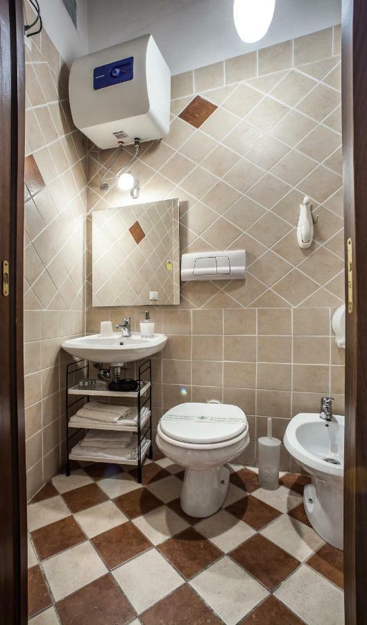 Studio Apartments Centro Storico Via Manno カリアリ エクステリア 写真